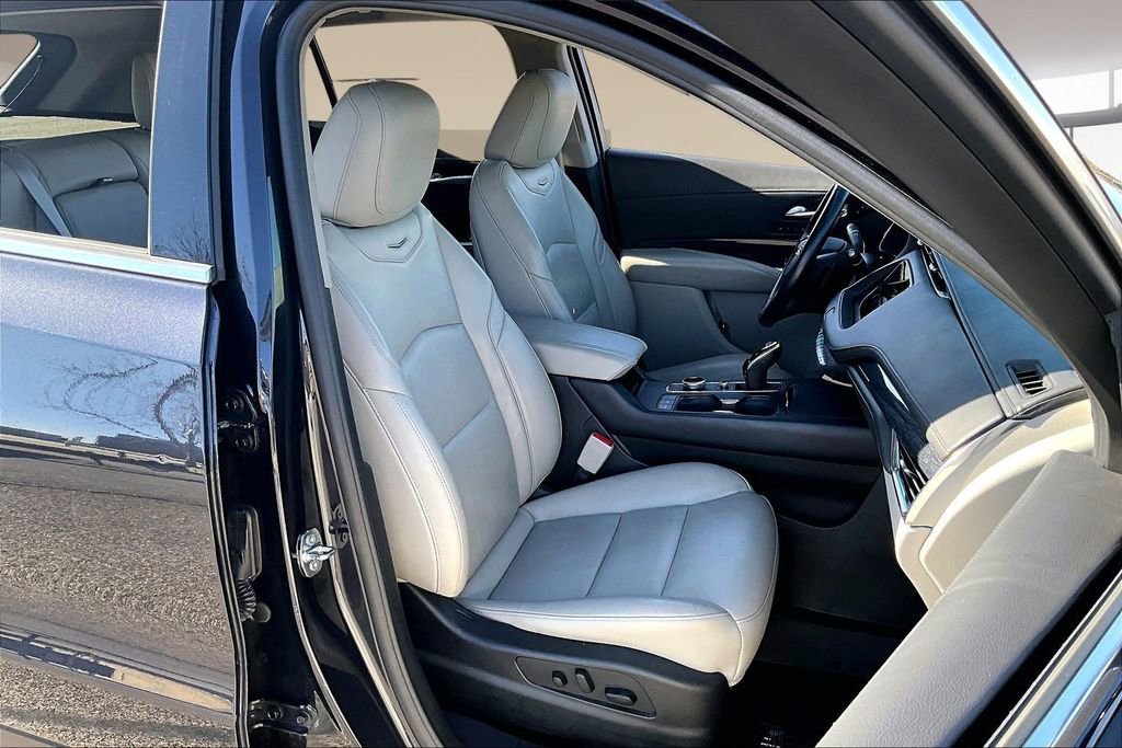 Used 2023 Cadillac XT4 Premium Luxury image 7