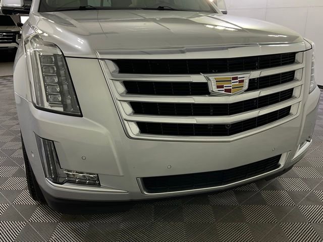 Used 2017 Cadillac Escalade Luxury image 8