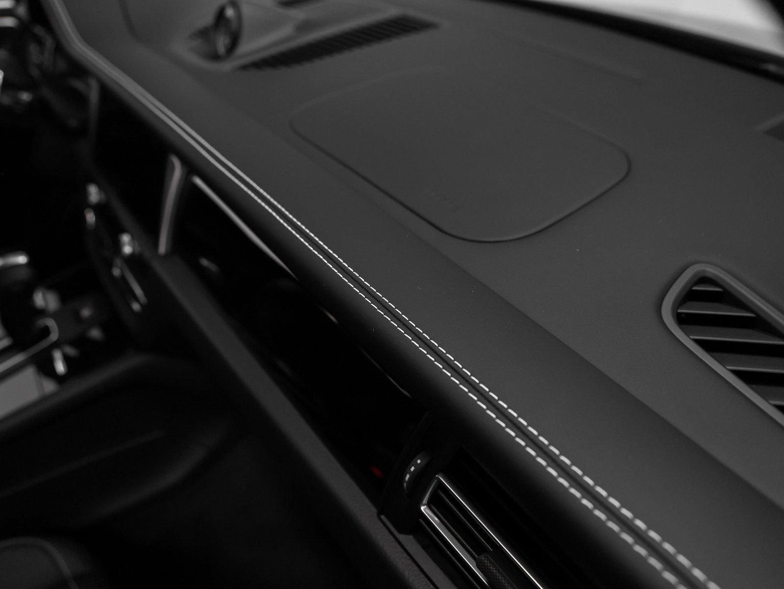 New 2026 Porsche Macan image 23