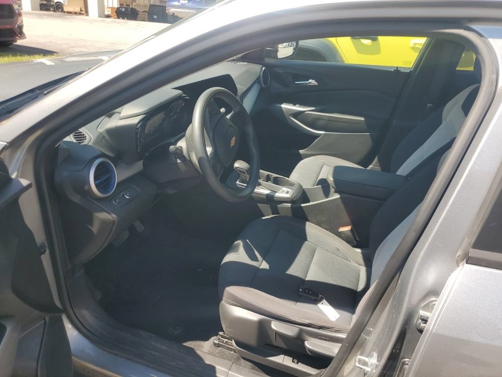 Used 2024 Chevrolet Trax LS w/ Driver Confidence Package FWD image 9