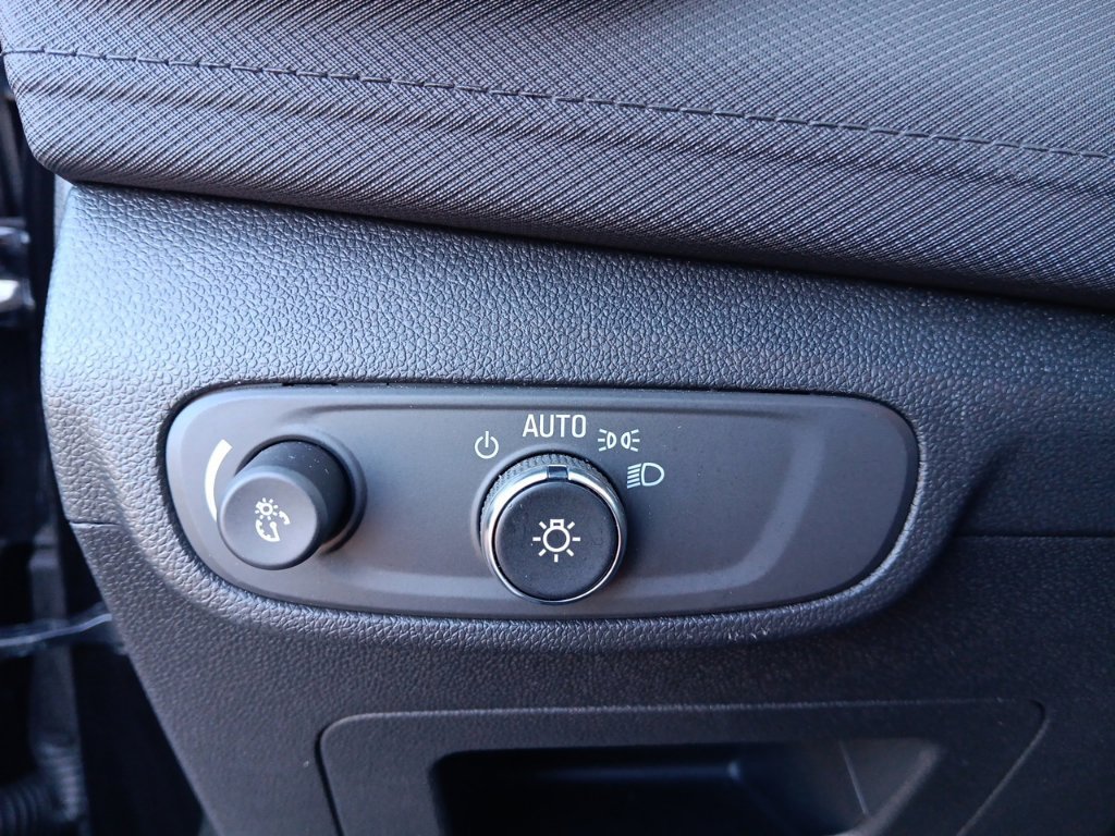 Used 2025 Chevrolet TrailBlazer LT AWD/4WD image 25
