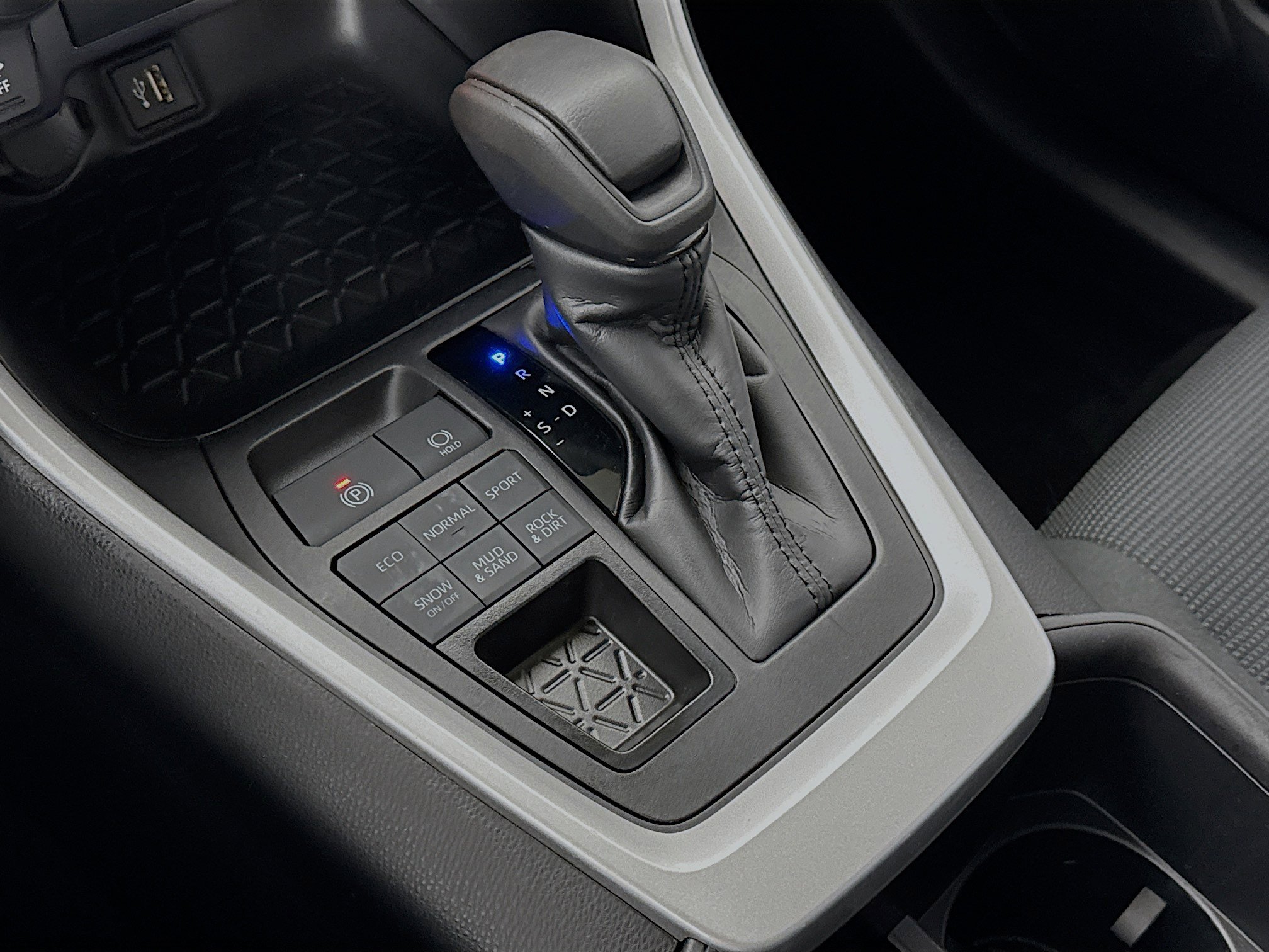 Used 2024 Toyota RAV4 LE image 16