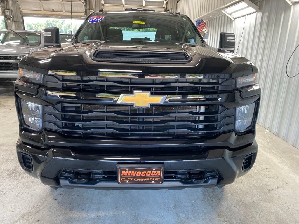 Used 2024 Chevrolet Silverado 2500 Custom w/ Custom Value Package AWD/4WD image 5