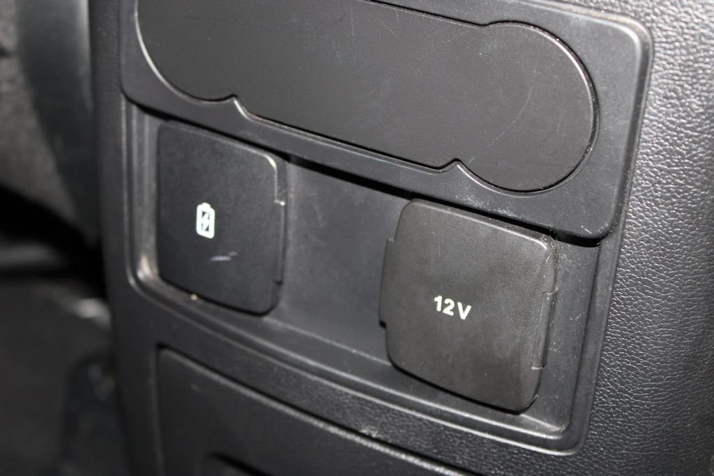 Used 2023 Ford Explorer XLT AWD/4WD image 33
