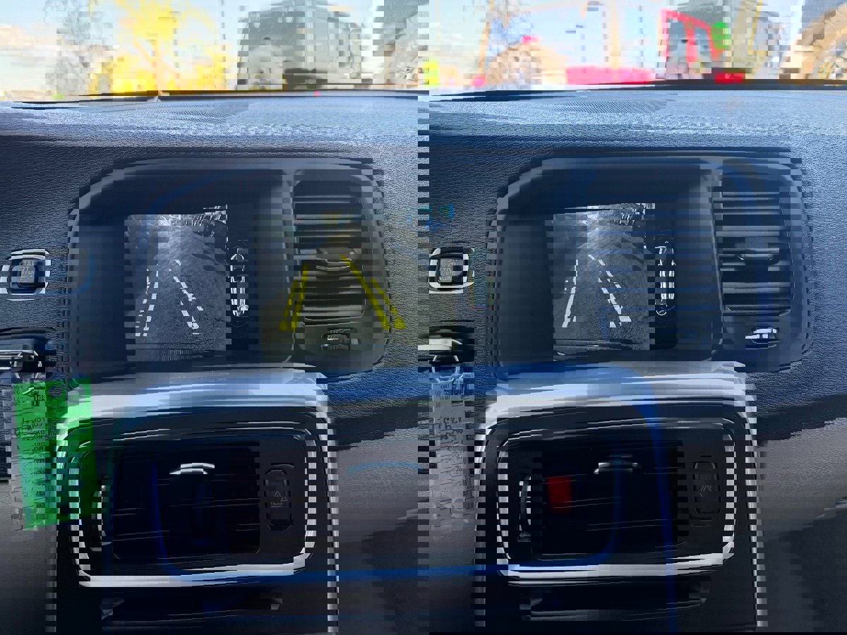 Used 2015 Volvo V60 T5 Platinum image 17