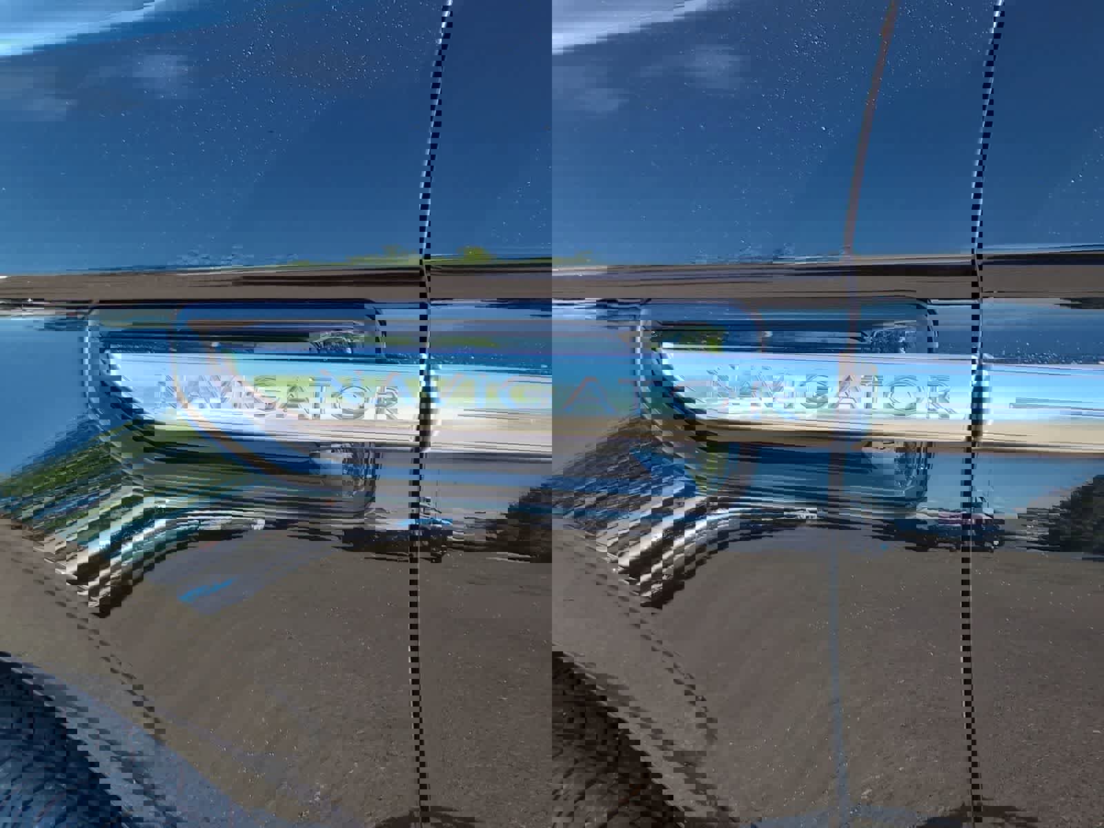 Used 2018 Lincoln Navigator Reserve w/ Technology Package AWD/4WD image 15