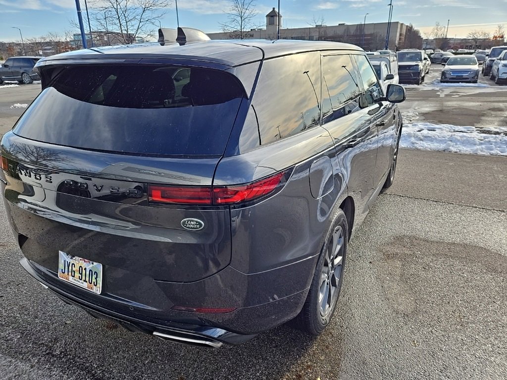 Used 2023 Land Rover Range Rover Sport SE Dynamic image 5