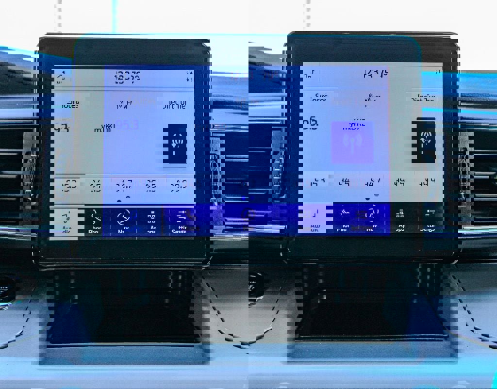 Used 2023 Ford Explorer XLT w/ Equipment Group 202A image 25