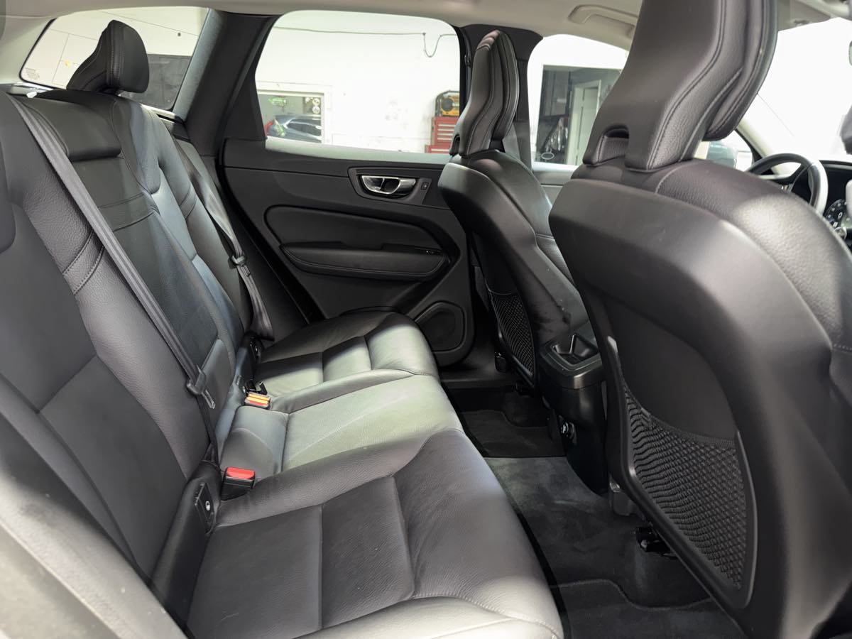Used 2019 Volvo XC60 T6 Momentum w/ Multimedia Package AWD/4WD image 27