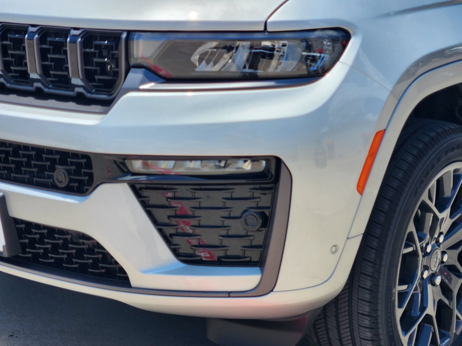 New 2026 Jeep Grand Cherokee Summit w/ Obsidian Package AWD/4WD image 9