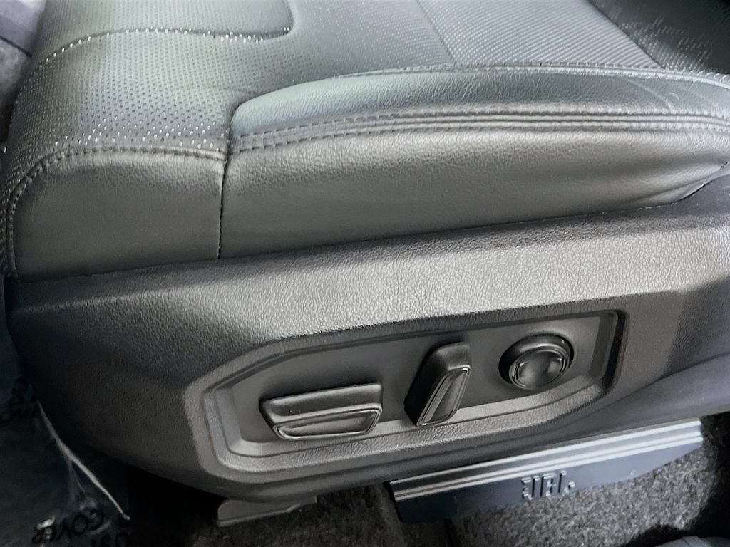 Used 2024 Toyota Tundra Limited AWD/4WD image 17