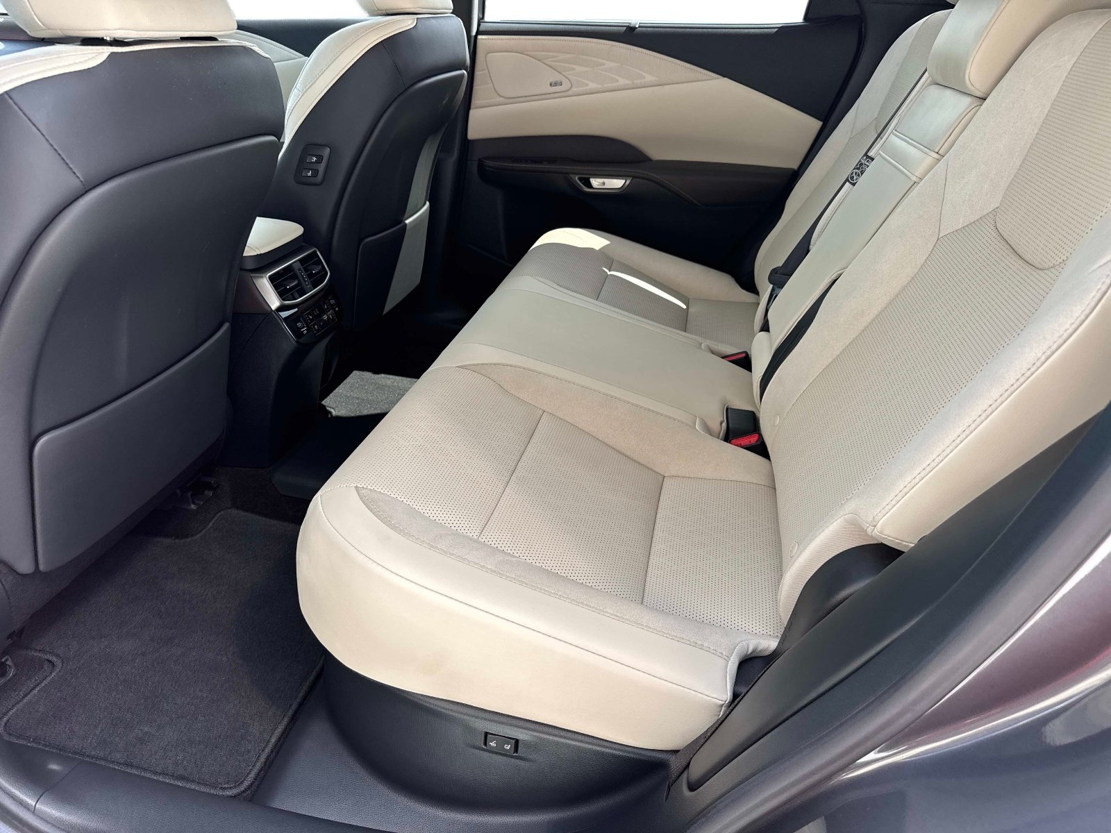 Used 2025 Lexus RX 450h AWD w/ Luxury Package image 15