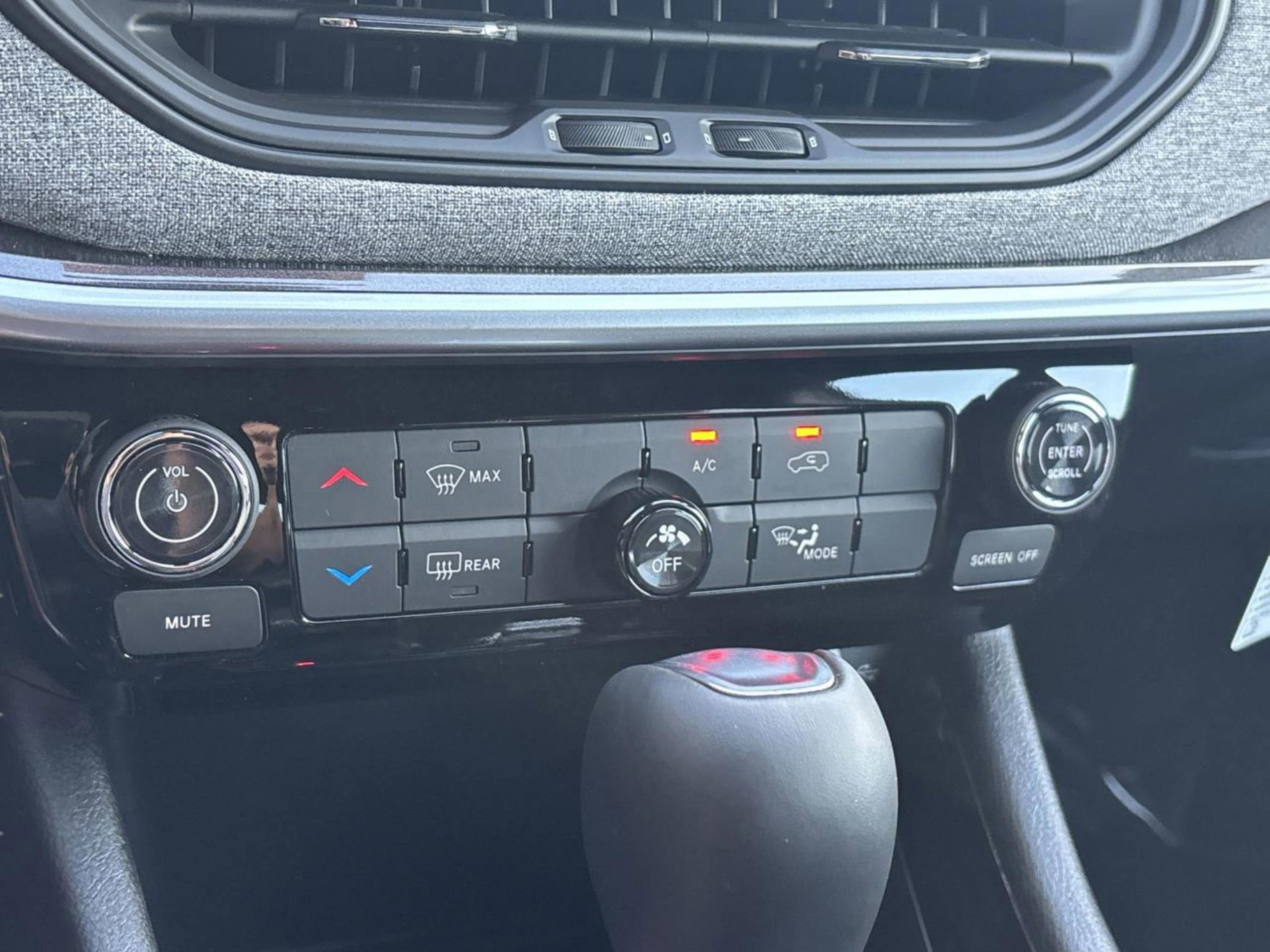 New 2026 Jeep Compass Latitude image 22