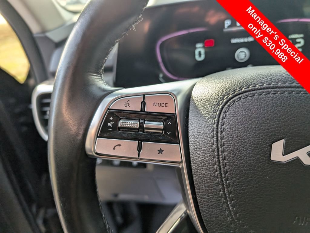 Used 2023 Kia Telluride EX w/ EX Captain's Chair Package image 17