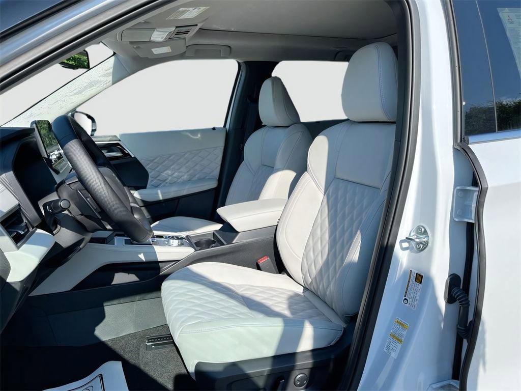 New 2025 Mitsubishi Outlander SEL image 25
