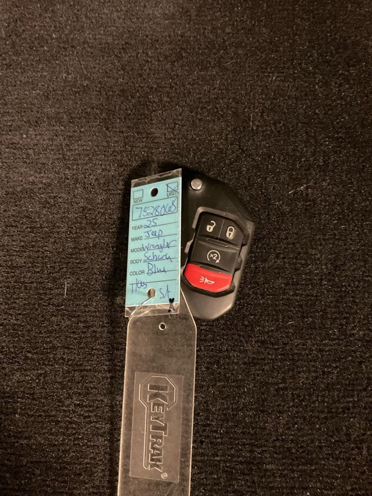 Used 2025 Jeep Wrangler Sahara image 27