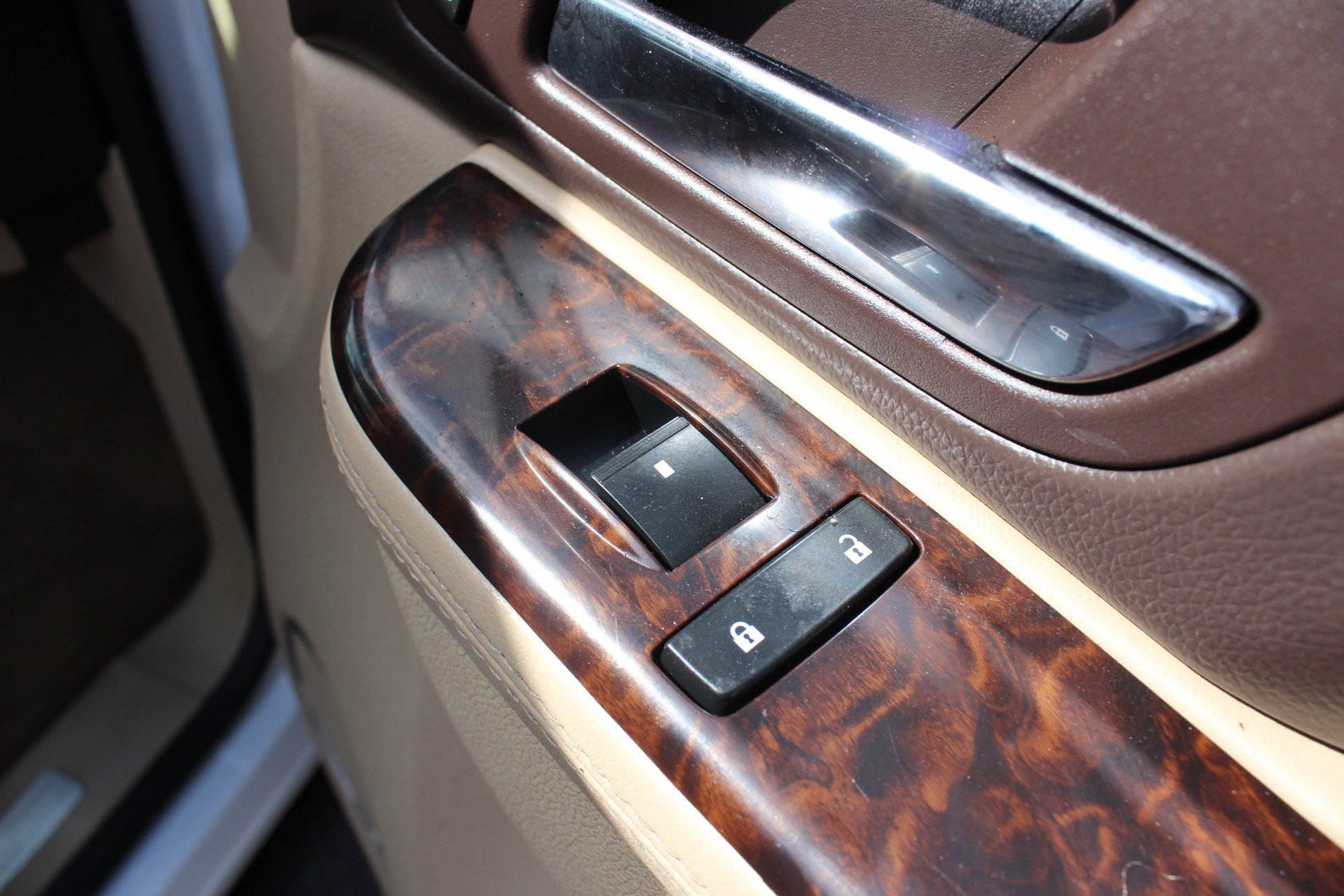 Used 2011 GMC Yukon Denali image 39