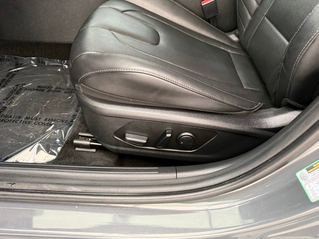 Used 2025 Hyundai Elantra Limited FWD image 13