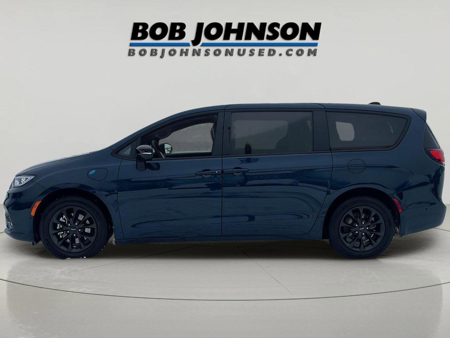 Used 2024 Chrysler Pacifica Limited image 4