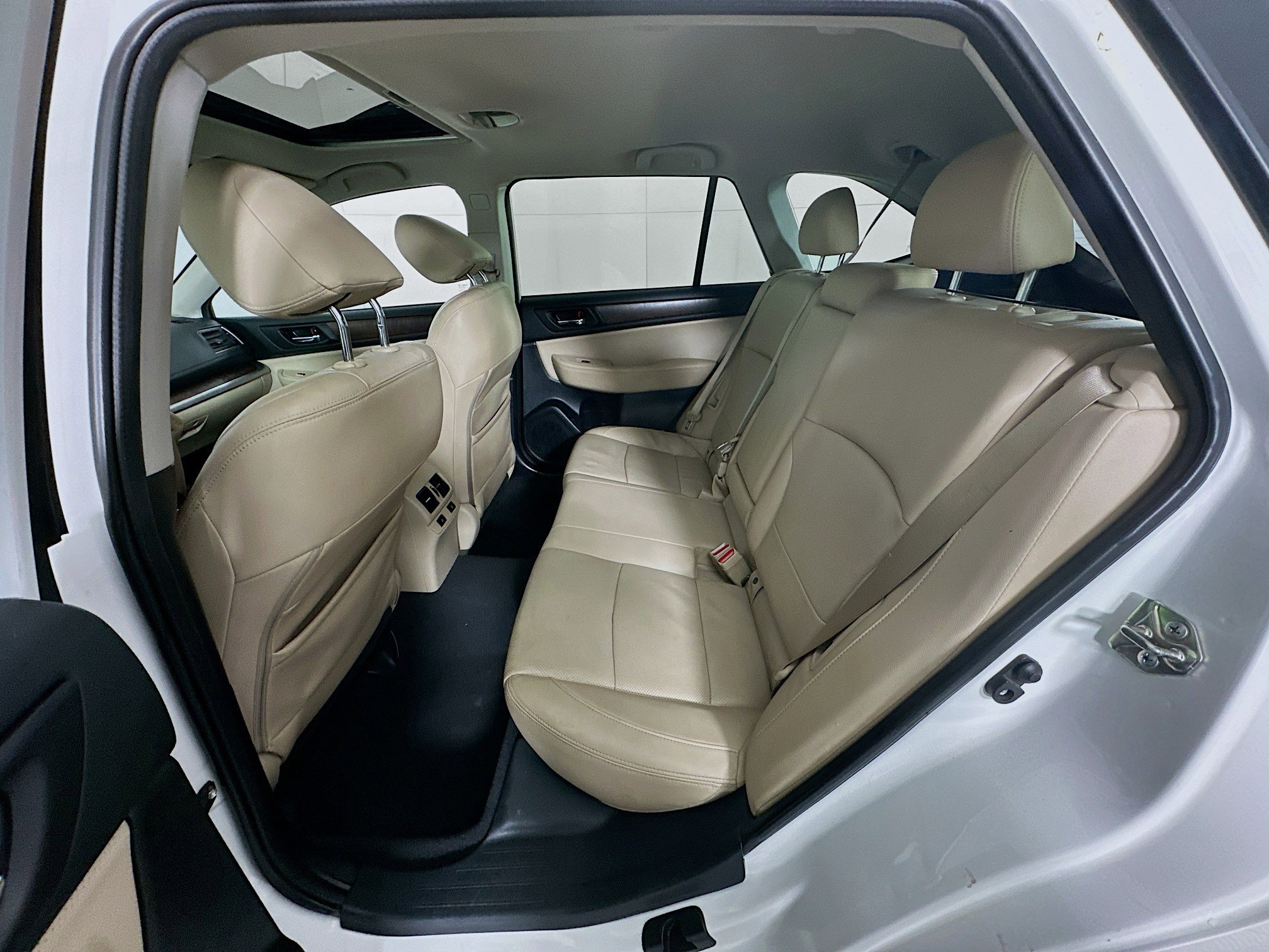 Used 2016 Subaru Outback 3.6R Limited image 37