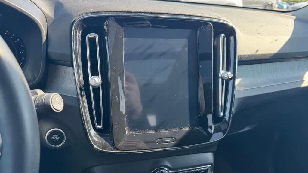 Certified 2023 Volvo XC40 B5 Plus w/ Driver Assist Package AWD/4WD image 25