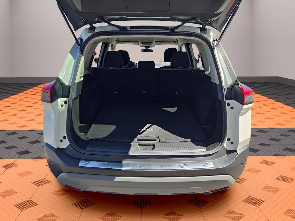 Used 2021 Nissan Rogue SV image 15