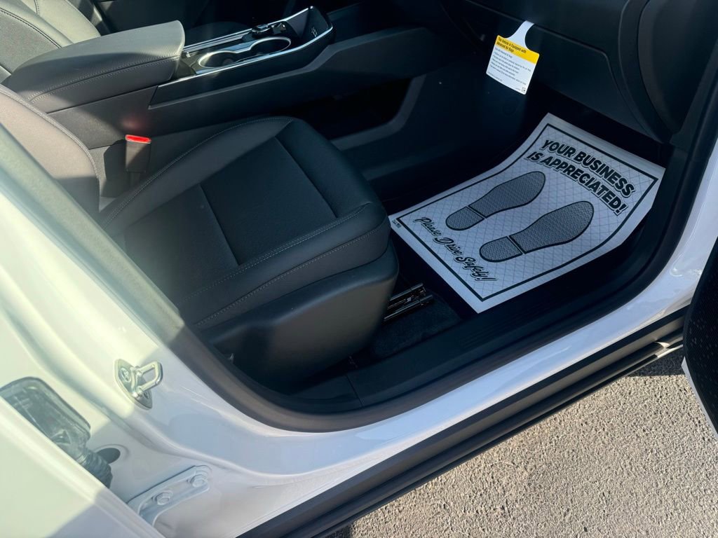 New 2026 Chevrolet Equinox LT w/ Convenience Package II image 13