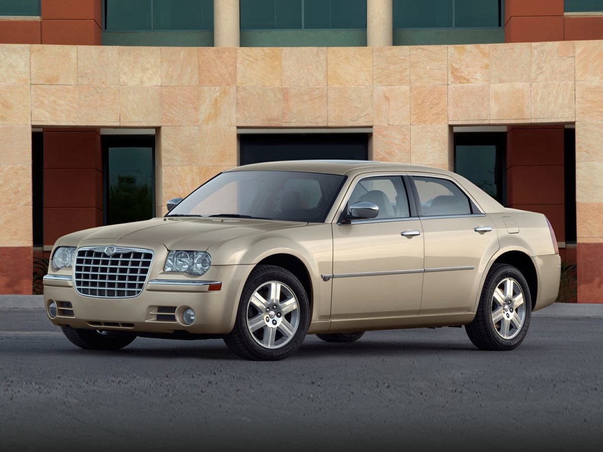 Used 2010 Chrysler 300 C image 1