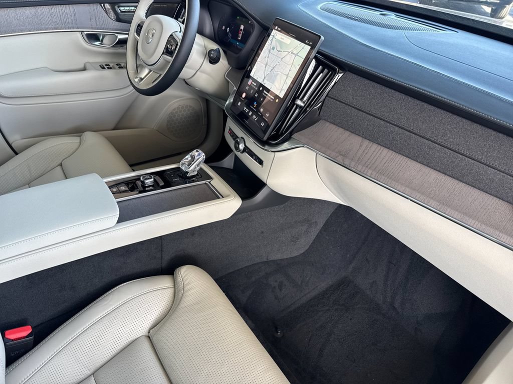 New 2026 Volvo XC90 T8 Ultra w/ Protection Package Premier AWD/4WD image 16