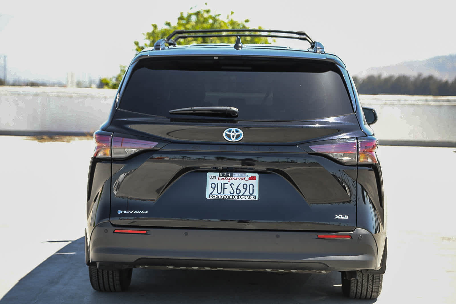 Used 2025 Toyota Sienna XLE w/ XLE Plus Package AWD/4WD image 6