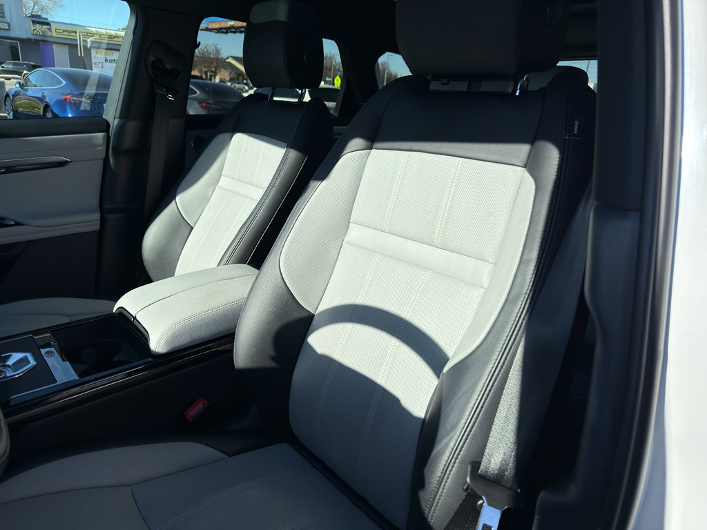 Used 2022 Land Rover Range Rover Evoque R-Dynamic SE image 12