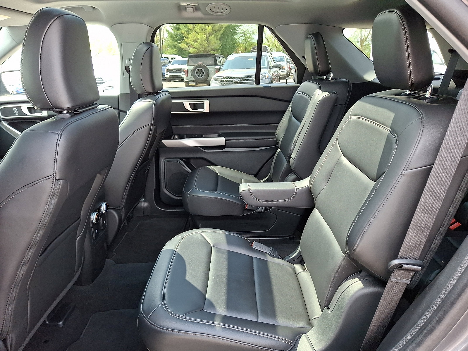 Certified 2024 Ford Explorer XLT w/ Equipment Group 202A AWD/4WD image 13