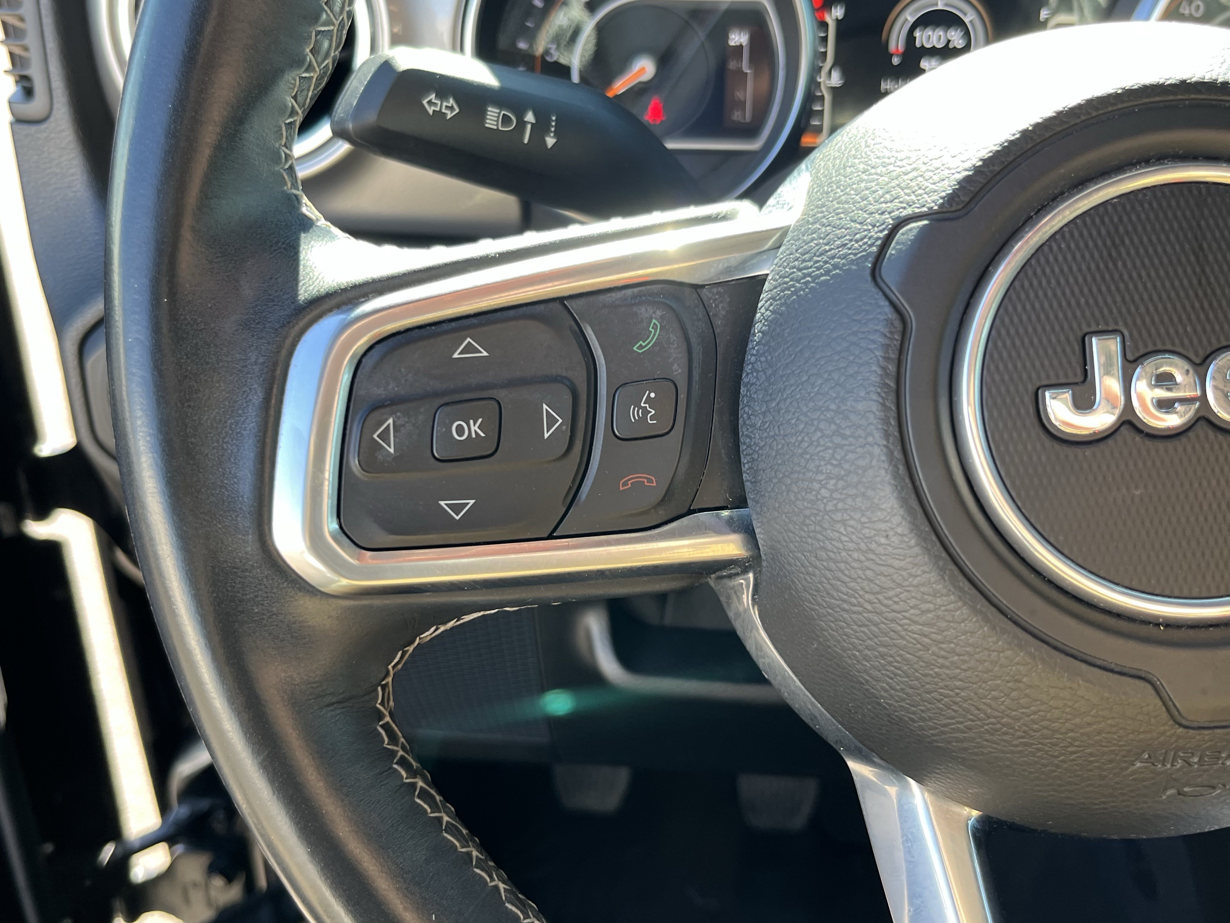 Used 2018 Jeep Wrangler Unlimited Sahara w/ LED Lighting Group AWD/4WD image 22