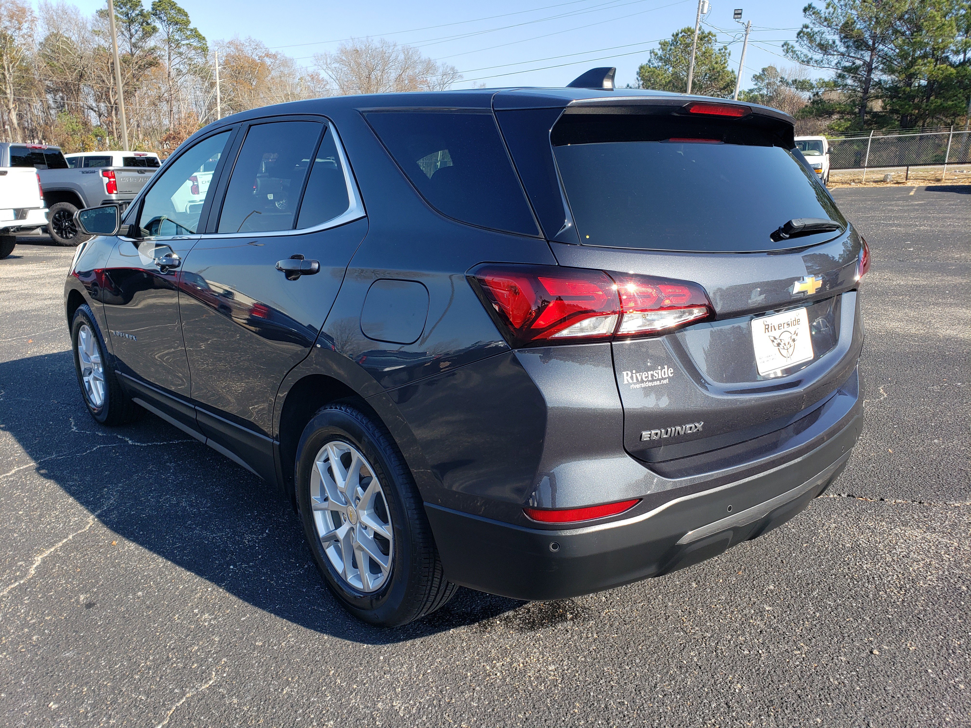 Used 2022 Chevrolet Equinox LT w/ Driver Convenience Package image 3