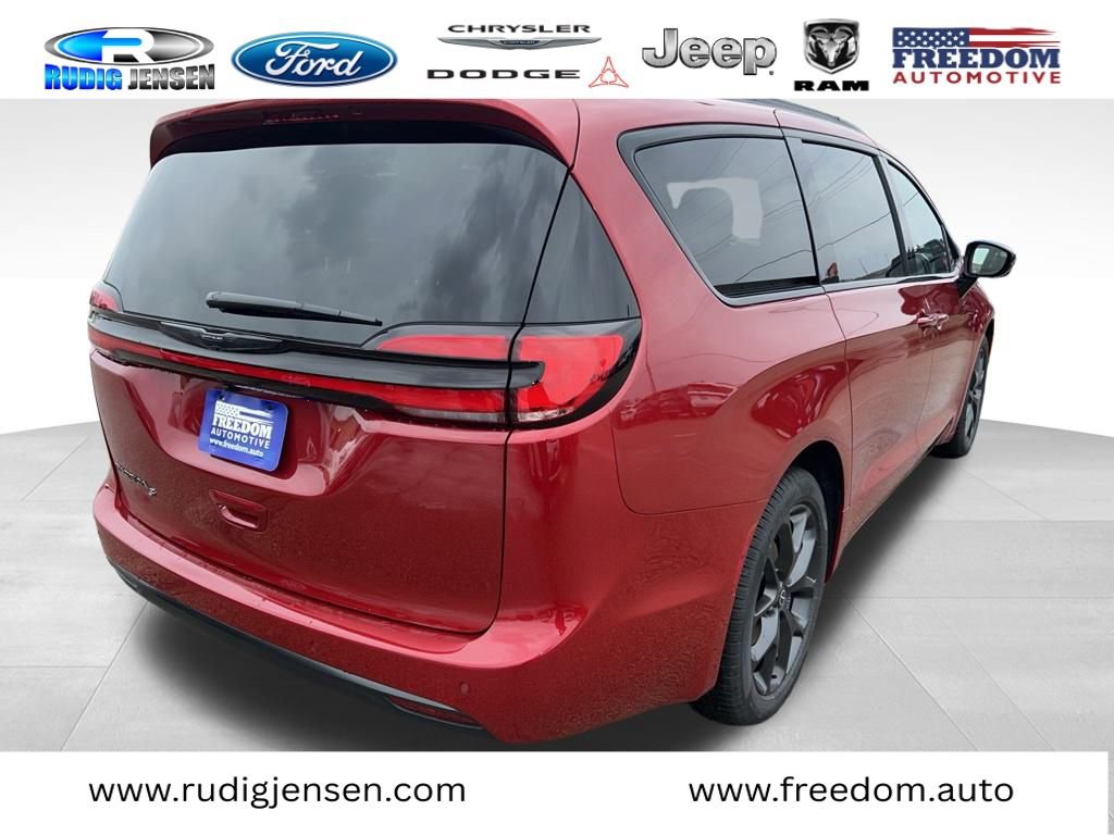 New 2026 Chrysler Pacifica Select image 6