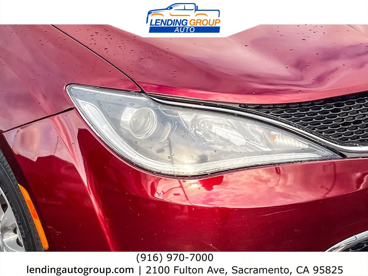 Used 2018 Chrysler Pacifica Touring-L image 7