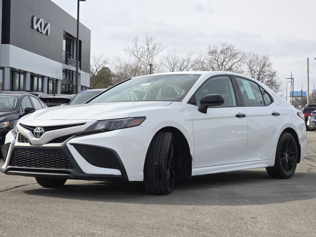 Used 2021 Toyota Camry SE image 10