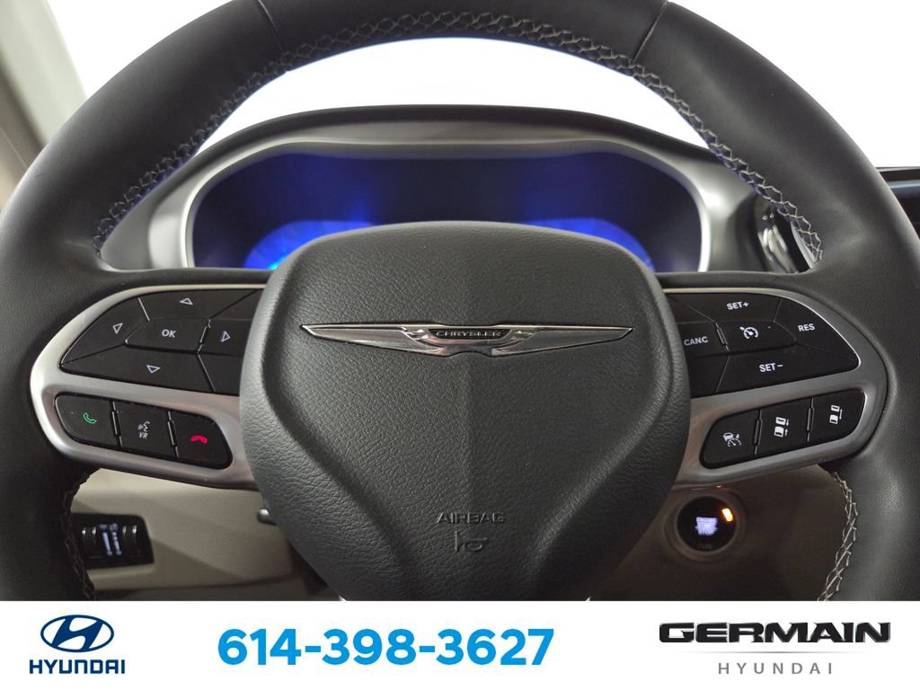 Used 2023 Chrysler Pacifica Touring-L FWD image 22