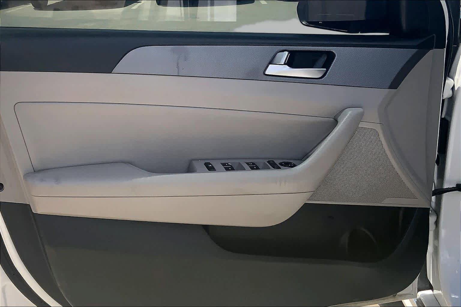 Used 2016 Hyundai Sonata SE FWD image 22
