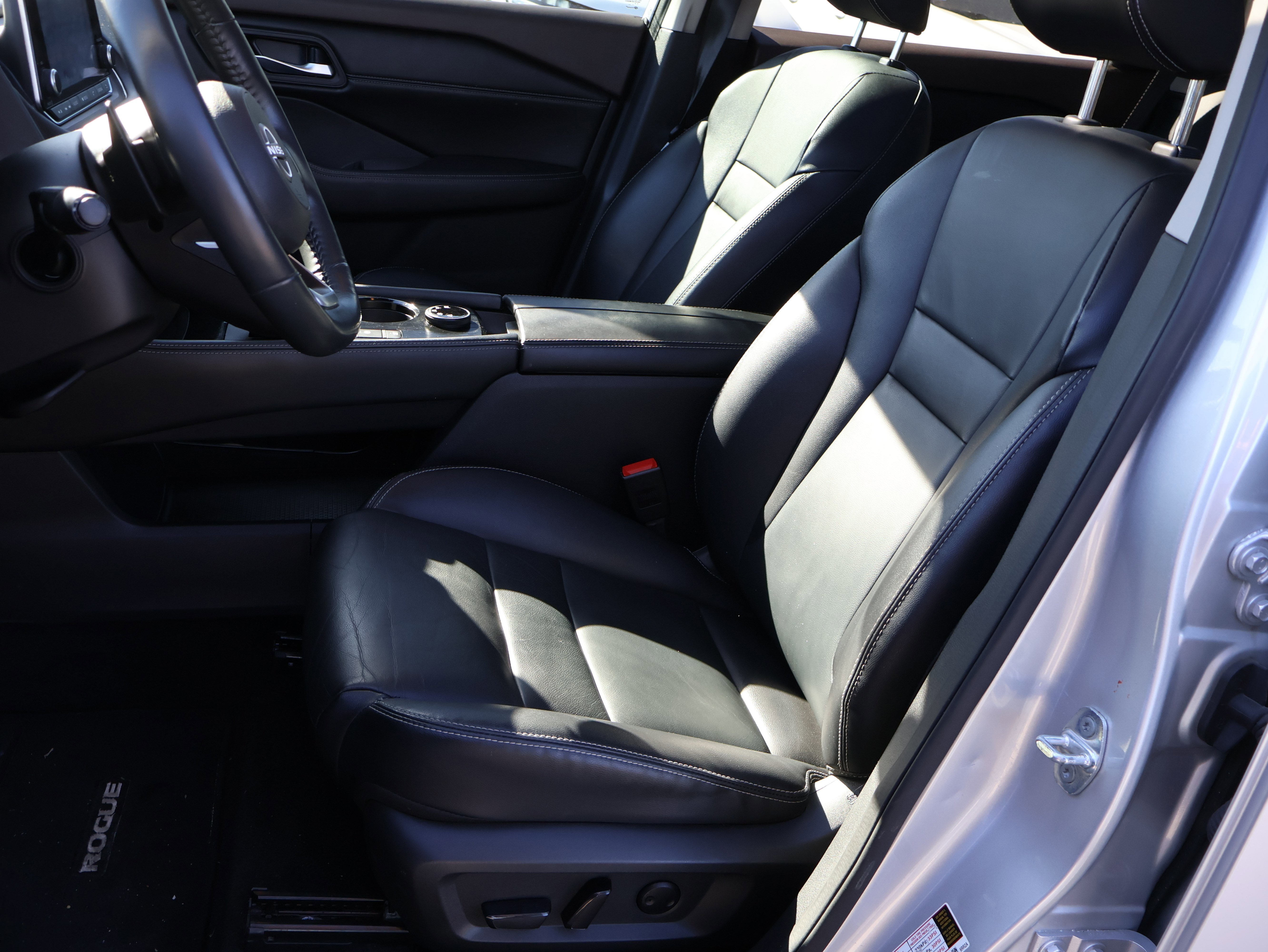 Used 2022 Nissan Rogue SL image 44