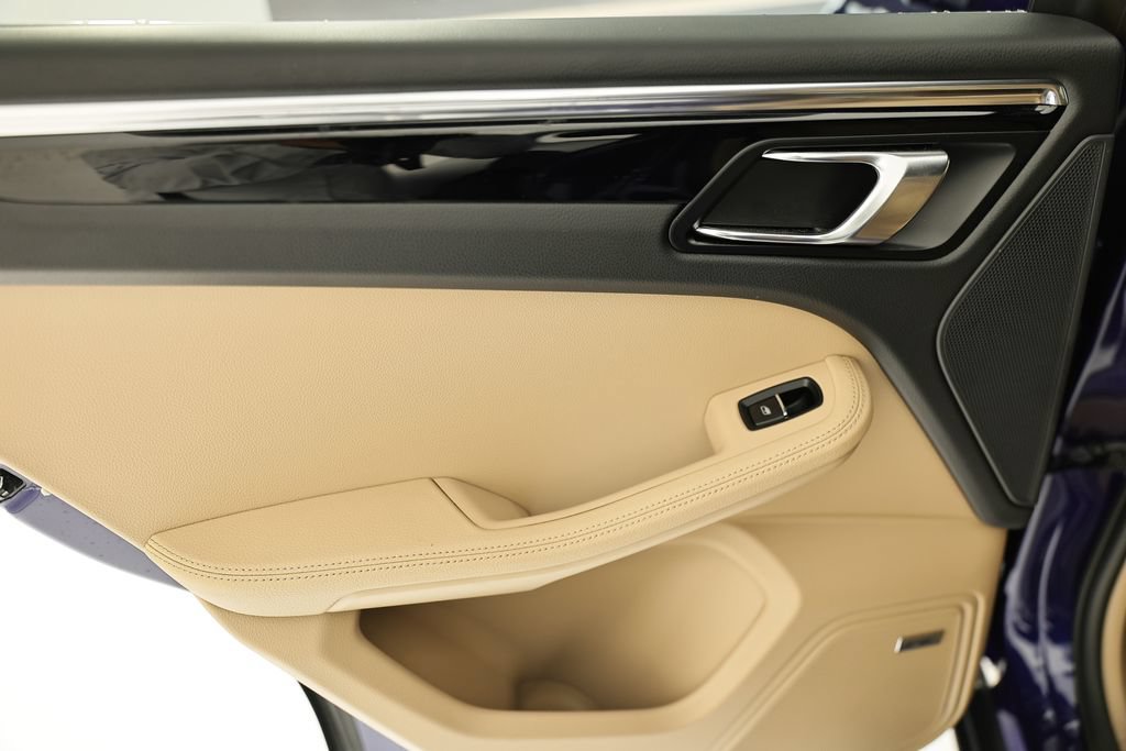 Certified 2026 Porsche Macan AWD/4WD image 26