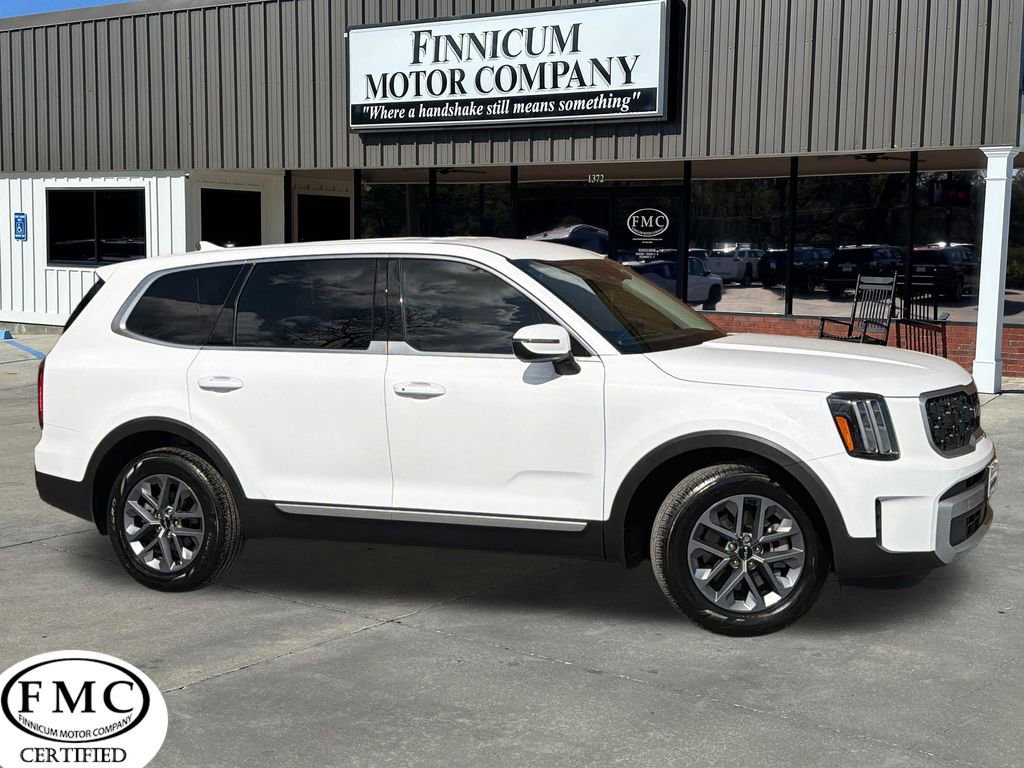 Used 2024 Kia Telluride LX image 1