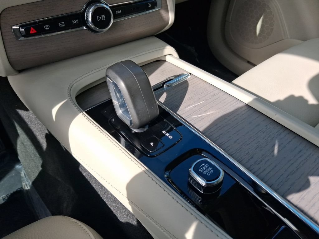 Certified 2025 Volvo XC90 B6 Plus w/ Protection Package Premier AWD/4WD image 22