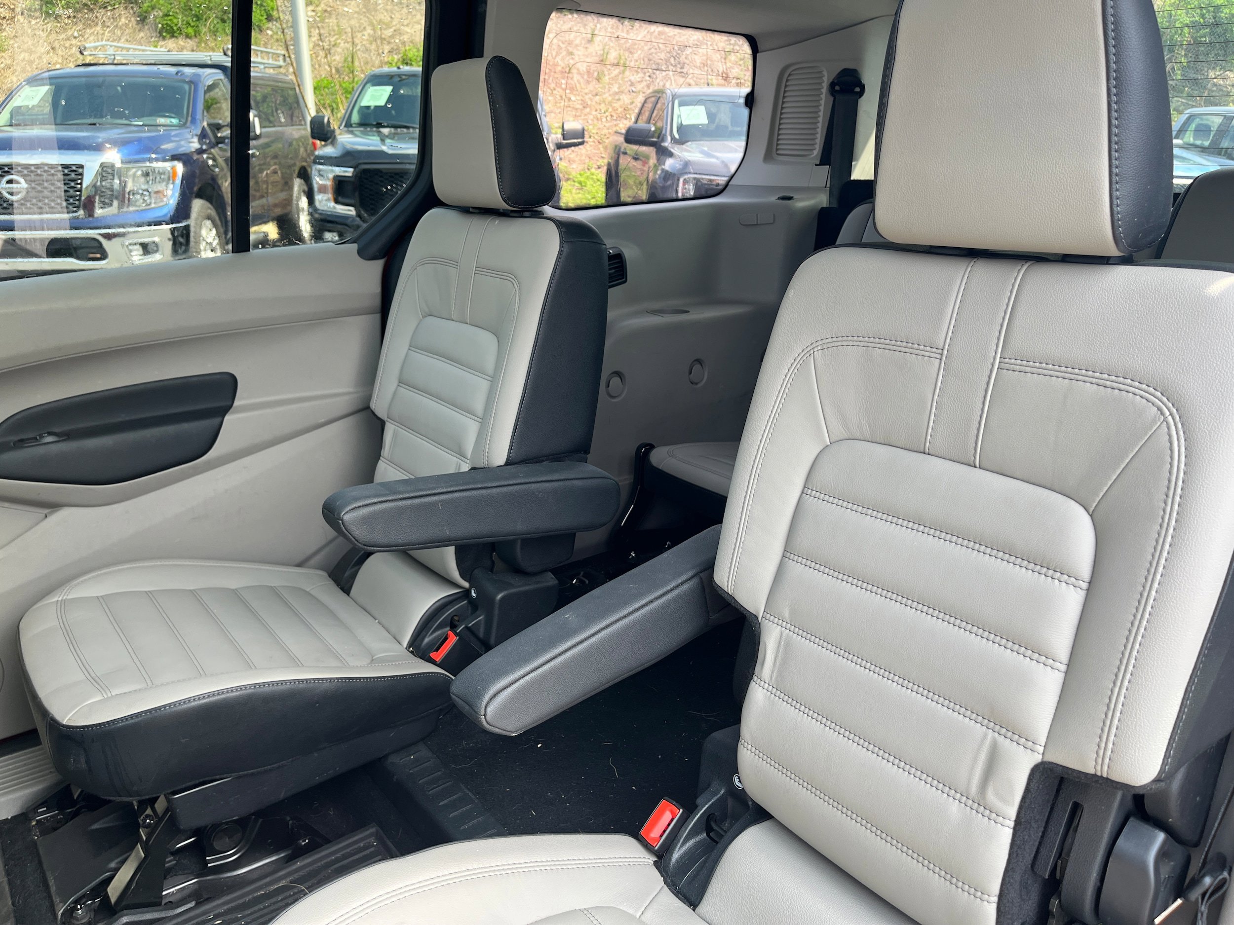 Used 2020 Ford Transit Connect Titanium FWD image 11
