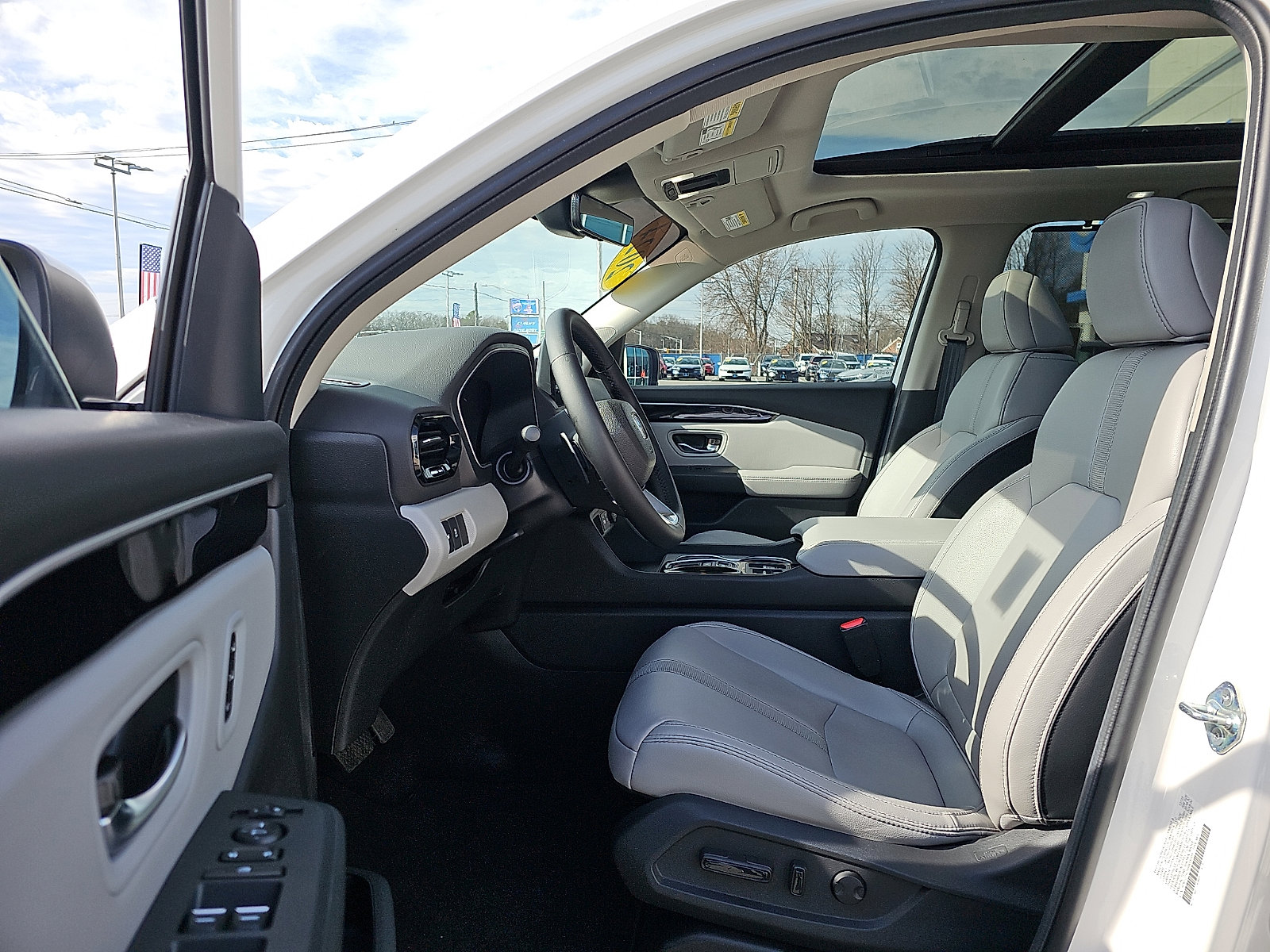 Used 2024 Honda Pilot Touring image 16