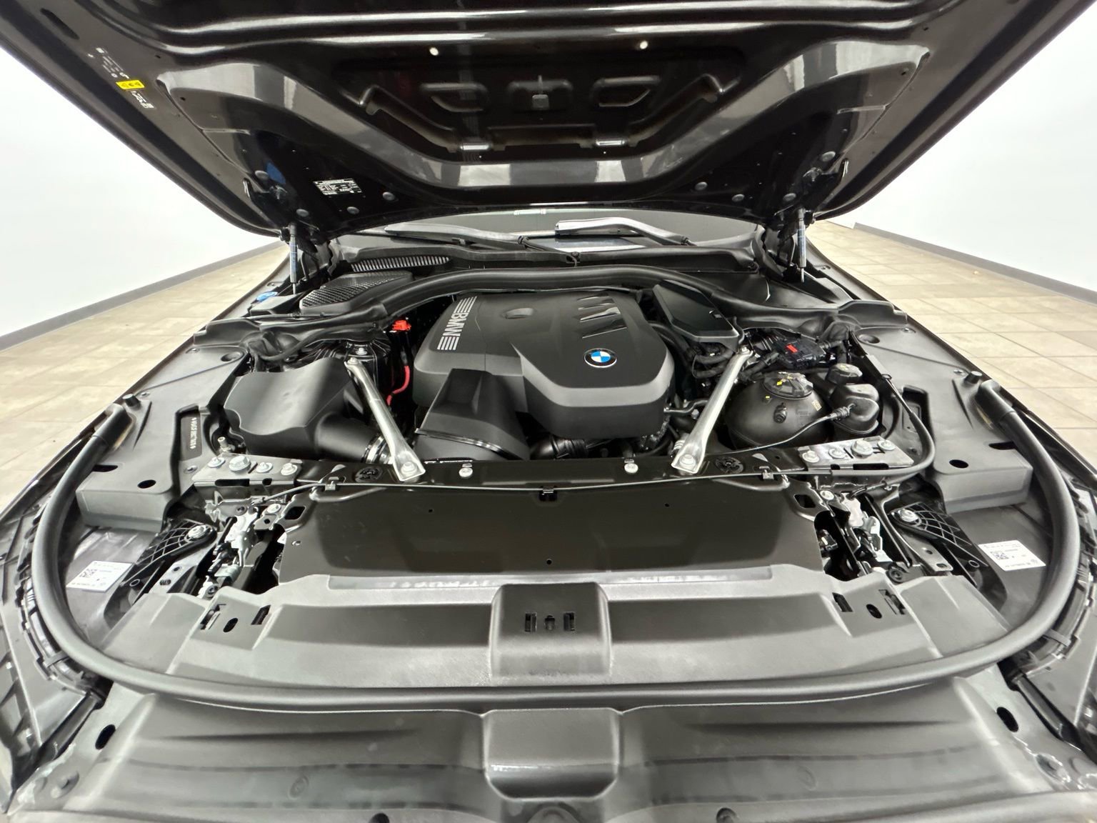 Used 2025 BMW 530i xDrive w/ Premium Package image 42