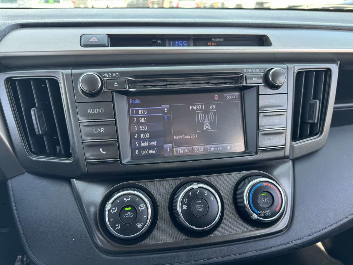 Used 2015 Toyota RAV4 LE image 27