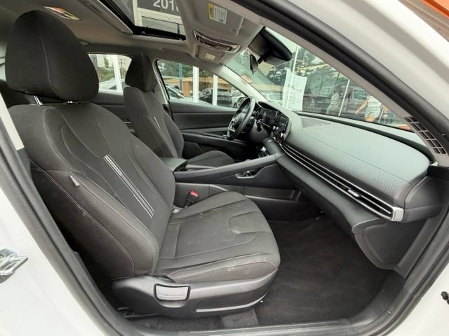Used 2022 Hyundai Elantra SEL w/ Convenience + Premium Package FWD image 11
