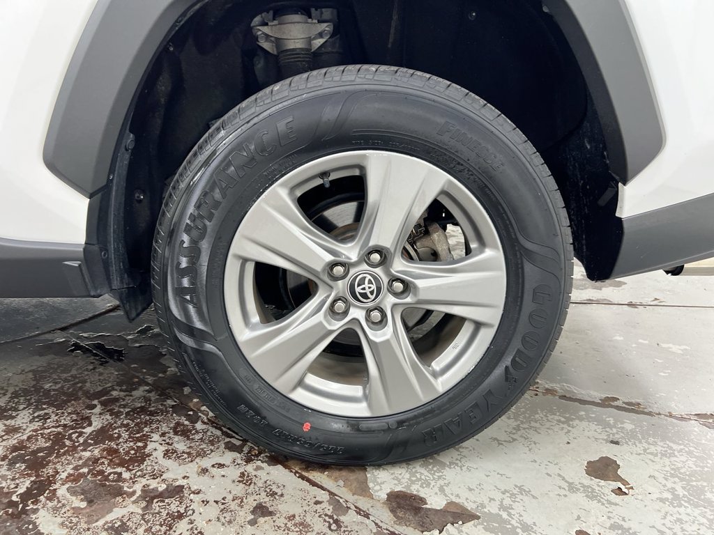 Used 2024 Toyota RAV4 XLE AWD/4WD image 27