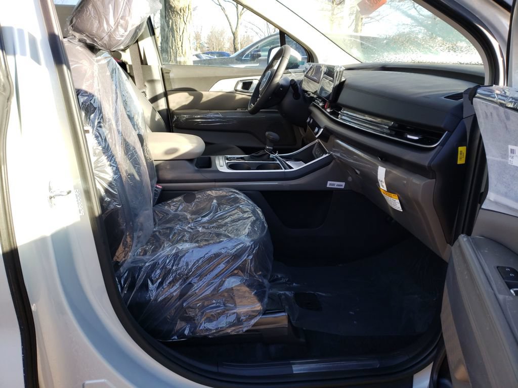 New 2026 Kia Carnival EX FWD image 19